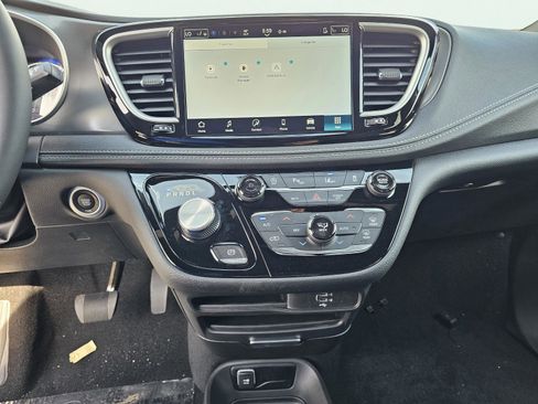 New 2026 Chrysler Pacifica Select image 24