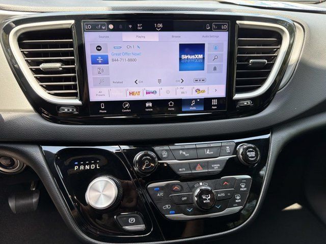 Used 2025 Chrysler Pacifica Select FWD image 26