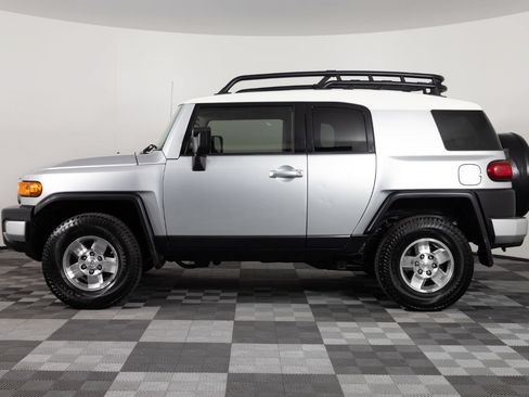 Used 2008 Toyota FJ Cruiser 4WD image 3