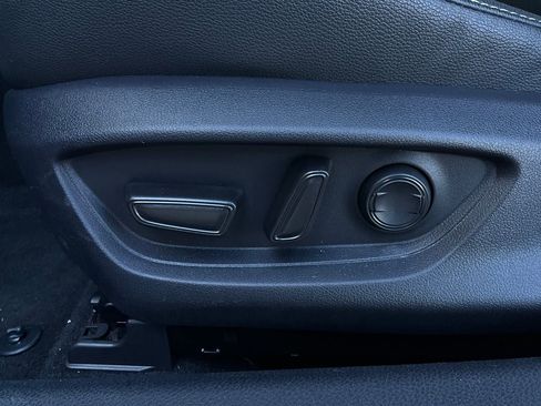 Used 2025 Toyota Camry SE image 11