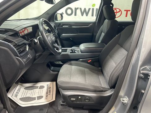 Used 2025 GMC Acadia Elevation image 28