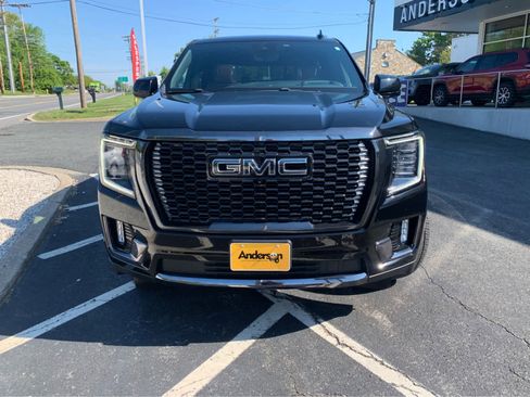 Used 2023 GMC Yukon Denali Ultimate AWD/4WD image 2