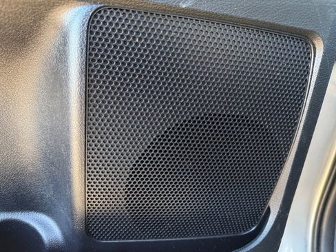 Used 2015 Toyota Tundra SR5 w/ SR5 Upgrade Package image 25