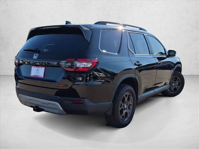 Certified 2025 Honda Pilot TrailSport image 5