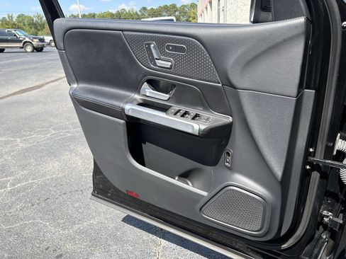 Used 2025 Mercedes-Benz GLB 250 image 13