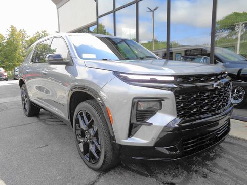 Used 2024 Chevrolet Traverse RS AWD/4WD image 3