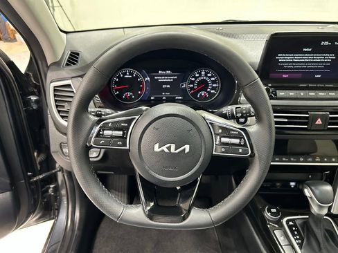 Used 2023 Kia Seltos SX w/ SX Sunroof Package AWD/4WD image 17