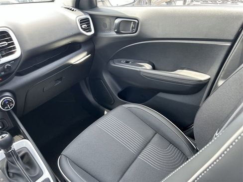 New 2025 Hyundai Venue Limited image 6