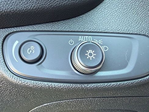 Used 2020 Chevrolet Trax LT w/ LT Convenience Package image 20