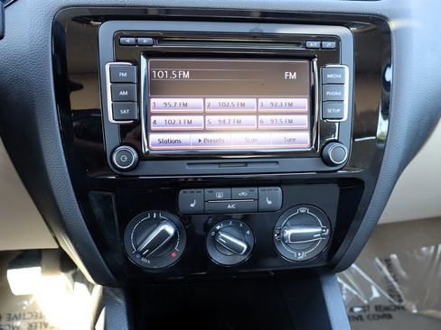 Used 2015 Volkswagen Jetta TDI SE FWD image 23