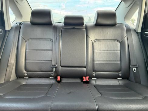 Used 2017 Volkswagen Passat 1.8T SE FWD image 22