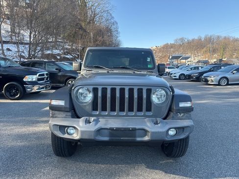 Used 2020 Jeep Wrangler Sport image 2