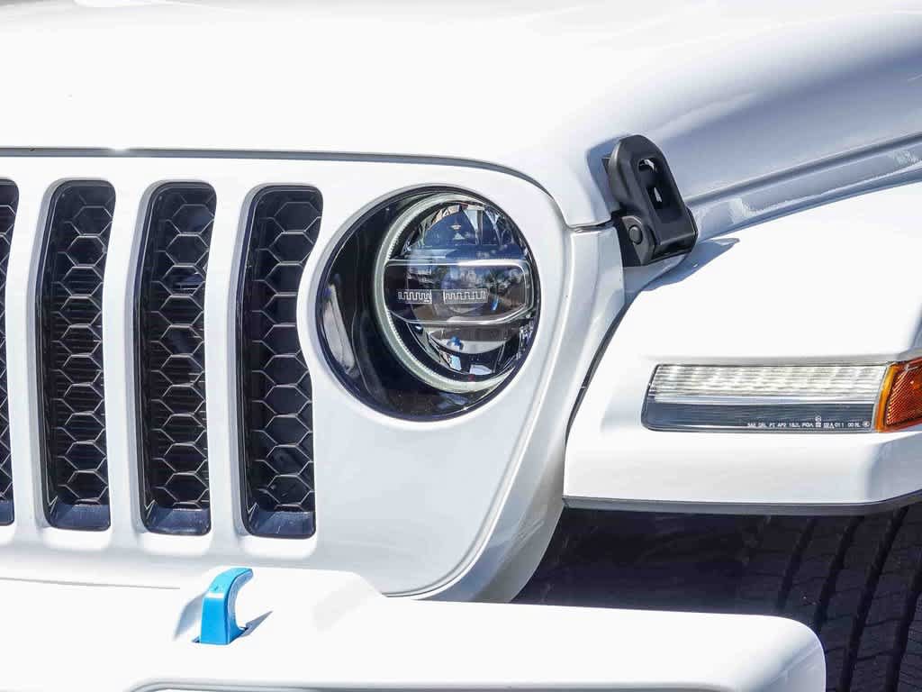 Used 2022 Jeep Wrangler Unlimited Sahara AWD/4WD image 8