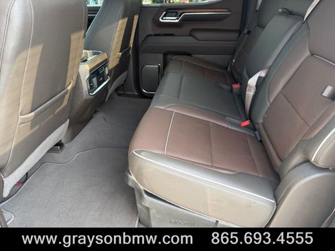 Used 2024 GMC Sierra 1500 Denali w/ Technology Package AWD/4WD image 17
