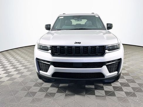 New 2026 Jeep Grand Cherokee Altitude AWD/4WD image 4