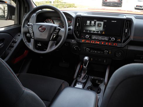 Used 2025 Nissan Frontier PRO-4X w/ Pro Convenience Package image 26