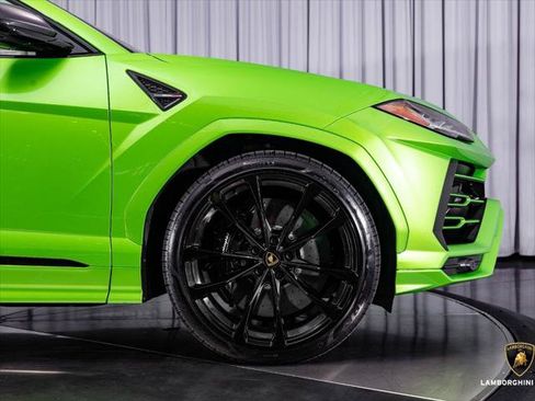 Used 2022 Lamborghini Urus AWD/4WD image 19