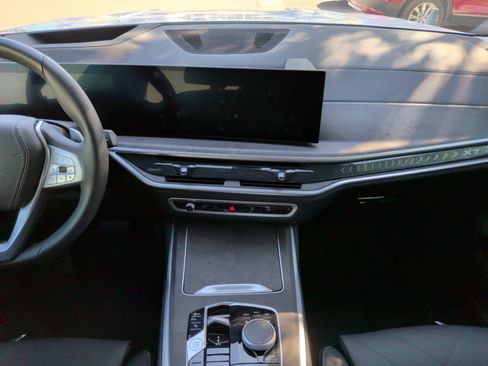 Certified 2025 BMW X7 xDrive40i w/ Premium Package image 31