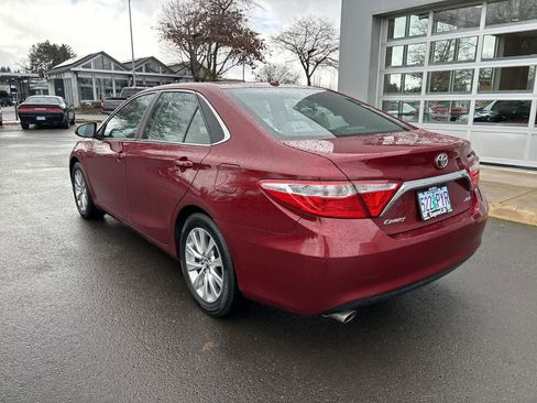 Used 2016 Toyota Camry XLE image 3