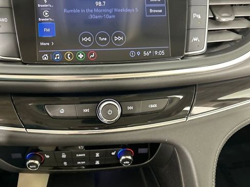 Used 2023 Buick Enclave Essence image 14