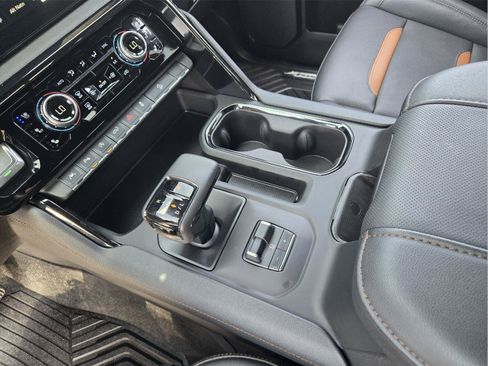 Used 2025 GMC Sierra 1500 AT4 w/ AT4 Premium Package AWD/4WD image 19