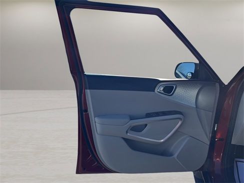 Used 2025 Kia Soul LX w/ LX Technology Package image 9