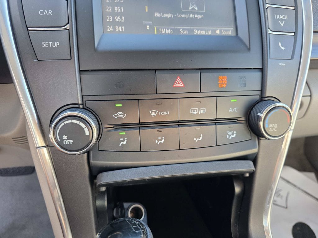 Used 2016 Toyota Camry LE FWD image 11