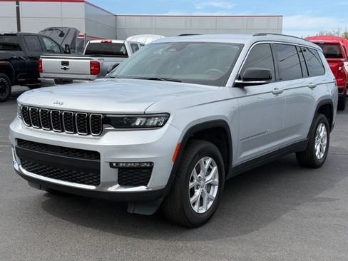 Used 2023 Jeep Grand Cherokee L Limited AWD/4WD image 4