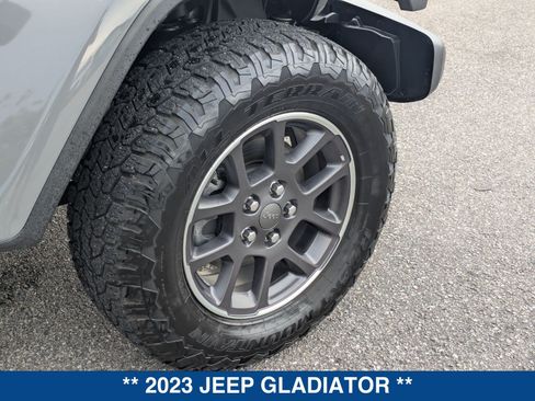 Used 2023 Jeep Gladiator Overland AWD/4WD image 13