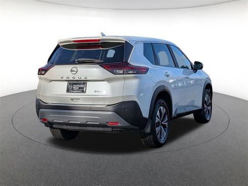 Used 2022 Nissan Rogue SV image 5