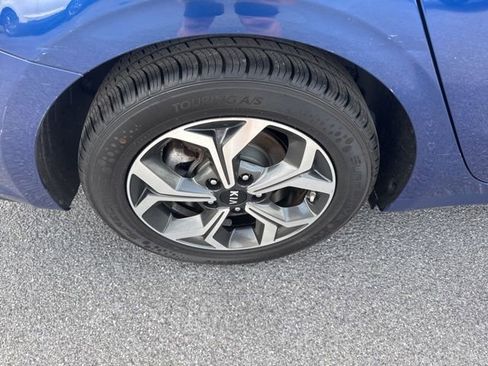 Used 2019 Kia Forte LXS FWD image 9