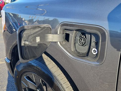 Used 2023 Ford F150 Lightning Lariat image 6