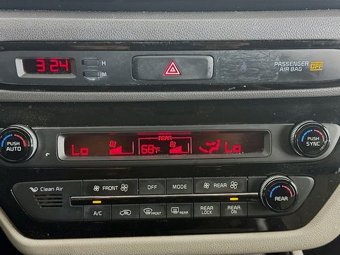 Used 2016 Kia Sedona EX FWD image 22