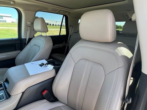 Used 2022 Ford Expedition Limited AWD/4WD image 10