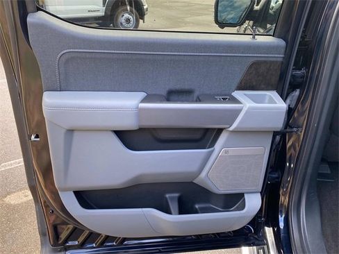 Used 2022 Ford F150 Lariat w/ Equipment Group 502A High image 10