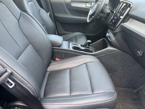 Used 2025 Volvo XC40 B5 Core w/ Protection Package Premier image 23