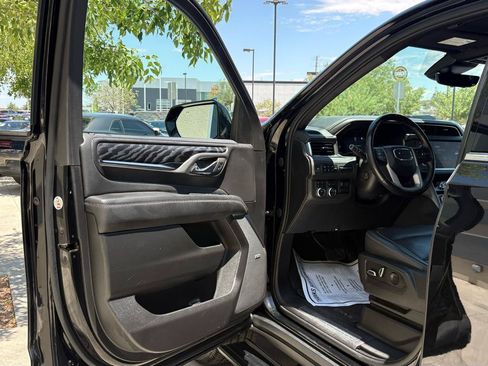 Used 2023 GMC Yukon Denali w/ Advanced Technology Package AWD/4WD image 18