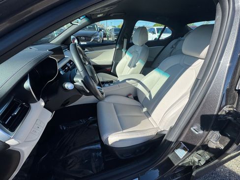 Used 2025 Genesis G70 2.5T image 36