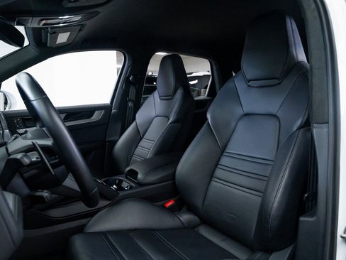 Used 2024 Porsche Cayenne Turbo image 22