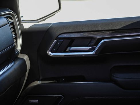 Used 2022 Chevrolet Silverado 1500 LTZ image 21