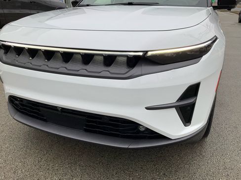 Used 2024 Jeep Wagoneer Launch Edition image 29