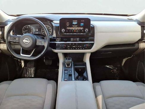 Certified 2024 Nissan Pathfinder SV FWD image 11