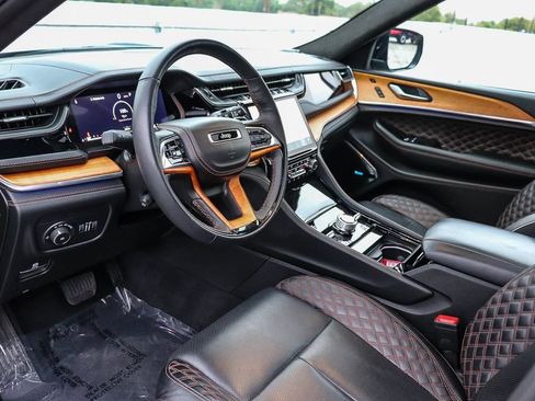 Used 2023 Jeep Grand Cherokee L Summit AWD/4WD image 24