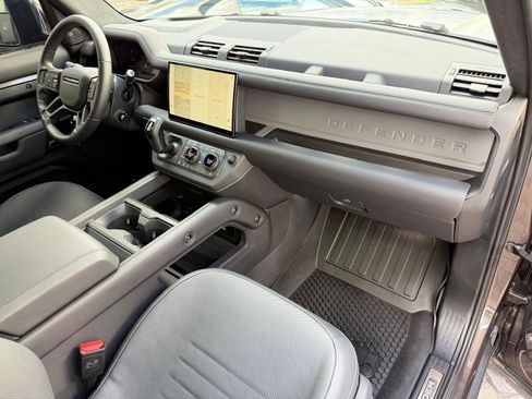 Used 2025 Land Rover Defender 110 AWD/4WD image 20