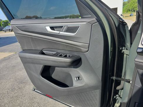 Used 2025 Volkswagen Atlas Cross Sport SEL R-Line AWD/4WD image 23