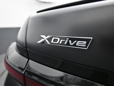 Used 2023 BMW 760i xDrive image 36