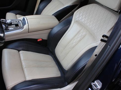 Used 2020 BMW X7 xDrive50i w/ Dynamic Handling Package image 11