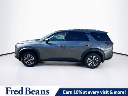 New 2025 Nissan Pathfinder SL image 3