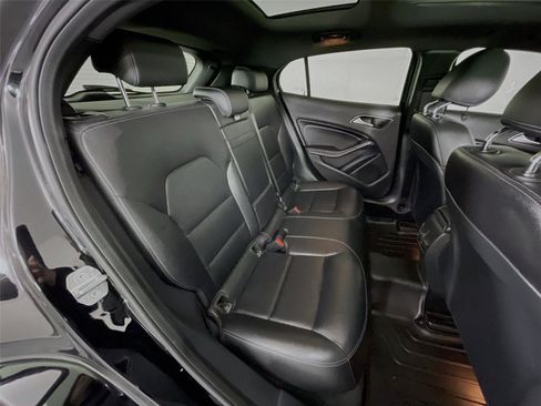 Used 2018 Mercedes-Benz GLA 250 4MATIC image 31