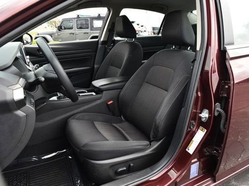 Used 2024 Nissan Altima 2.5 SV image 18